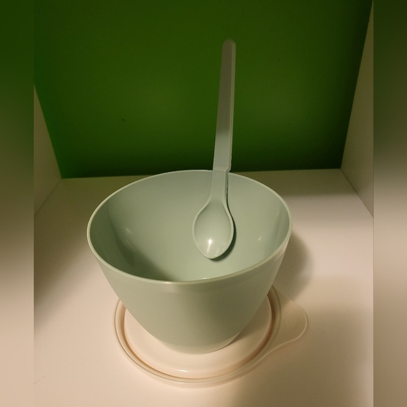 Tupperware Refrigerator Bowls- Set of 4 - Picture 3 of 4